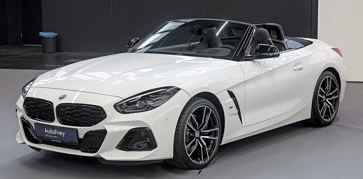 BMW Z4 Roadster rental in Goa