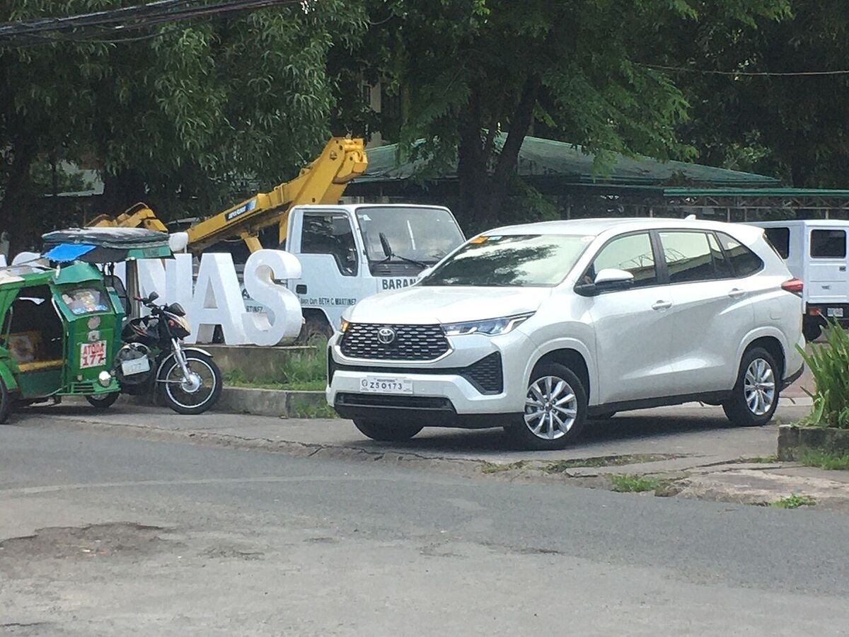 Toyota Innova HyCross rental in Goa